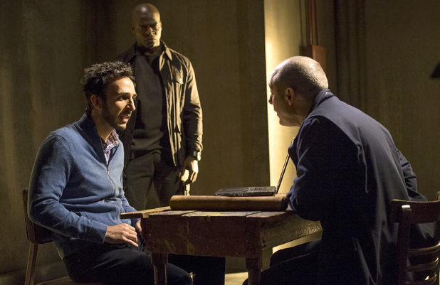 Relation Raymond Reddington et Aram Mojtabaï saison 1