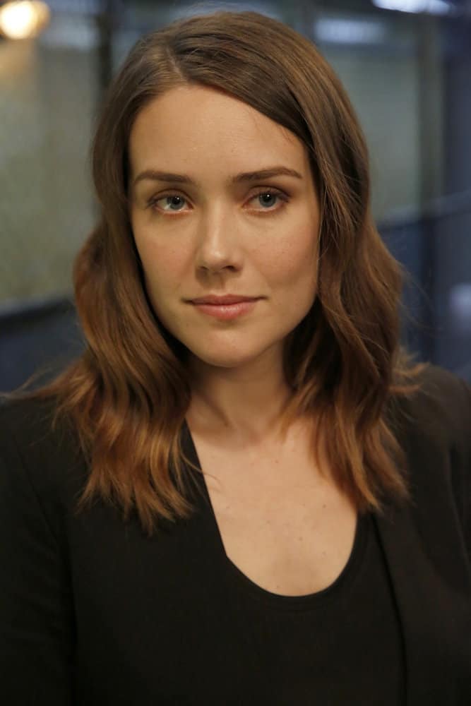 Elisabeth Keen (Megan Boone)