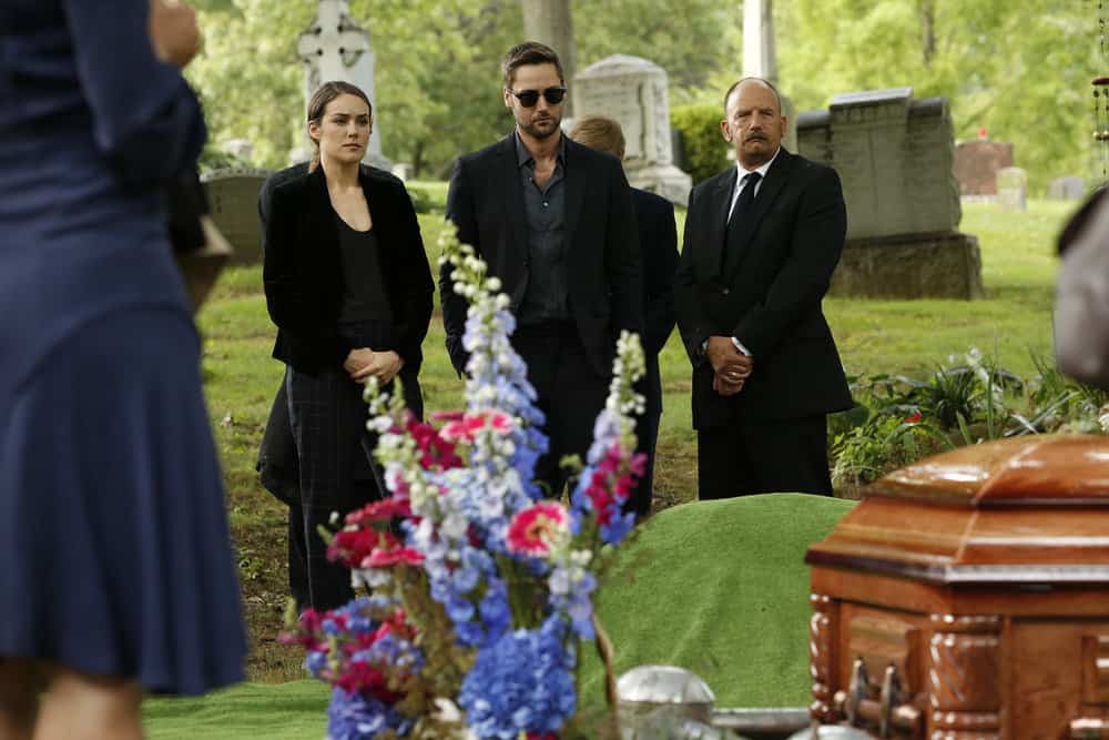 Liz et Tom à l'enterrement de leur ami