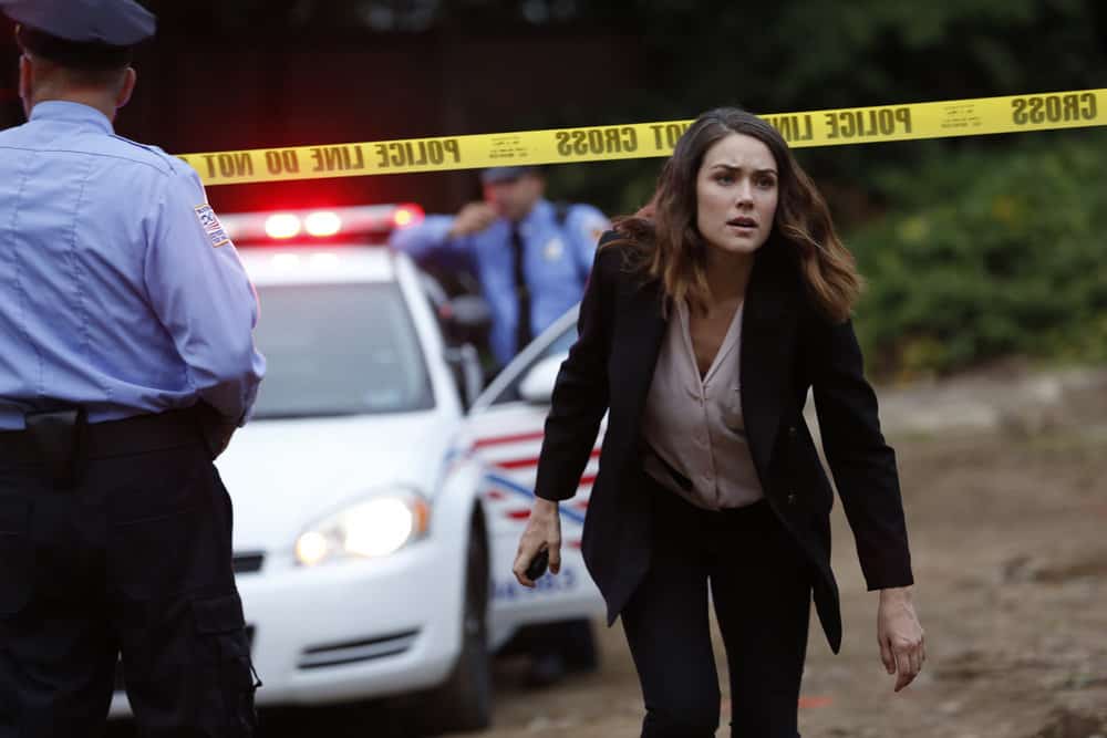Elisabeth Keen (Megan Boone ) découvre avec horreur la victime