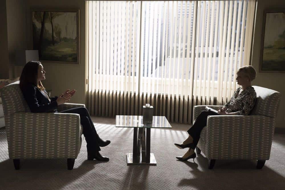Face à Face entre Elisabeth Keen (Megan Boone) et sa thérapiste, le docteur Fulton (Dr. Sharon Fulton (Martha Plimpton) 