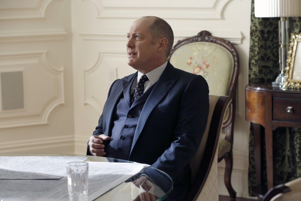 Raymond  Reddington (James Spader) apprend étonné que le fils de Mosadek a été enlevé