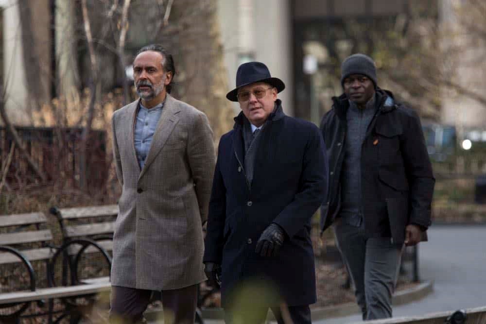 Zarak Mosadek (Bernard White), Raymond Reddington (James Spader) et Dembe (Hisham Tawfik) passent un accord pour piéger Ian Garvey