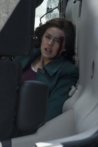 Elizabeth Keen (Megan Boone) blessée