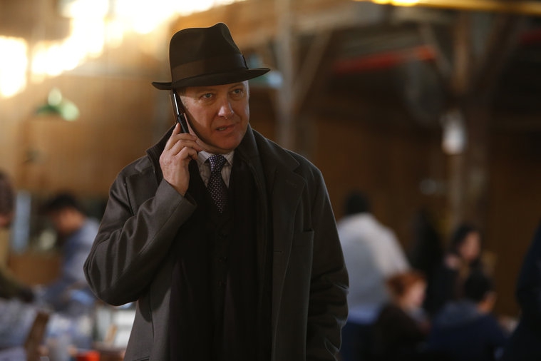 Raymond Reddington (James Spader)  apprend une information