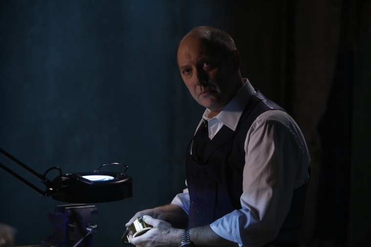 Raymond Reddington (James Spader) rénove un mystérieux objet