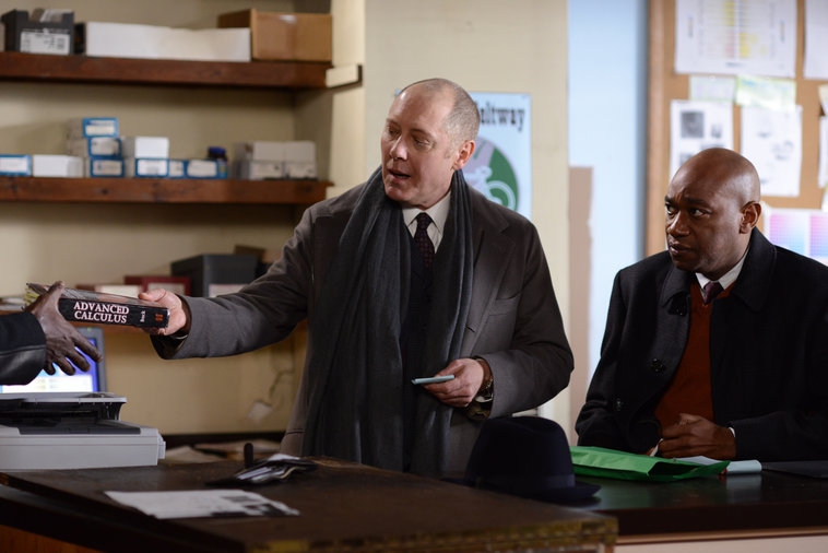 Raymond Reddington (James Spader) et l'homme qui peut lui donner des réponses