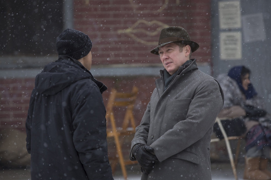 Face à face entre Raymond Reddington (James Spader) et Ruslan Denisov (Faran Tahir )