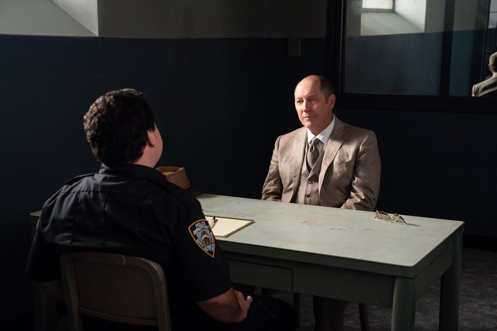 Raymond Reddington (James Spader) en salle d'interrogatoire