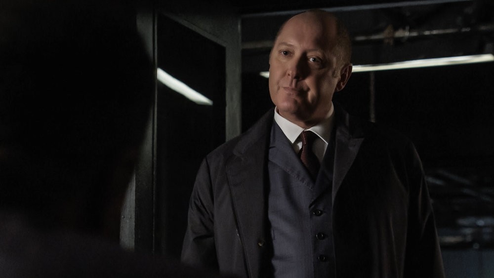 Raymond Reddington (James Spader) dans le bureau de Cooper