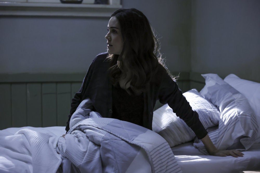 Elisabeth Keen (Megan Boone), en état d'alerte, décide de se lever