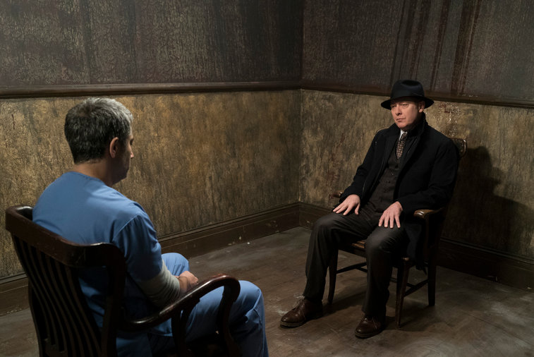 Raymond Reddington (James Spader) exige de Nik des explications