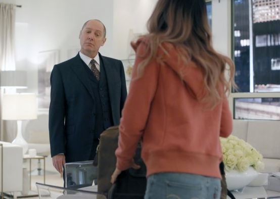 Raymond Reddington (James Spader)  rencontre l'un de ses futur nettoyeurs