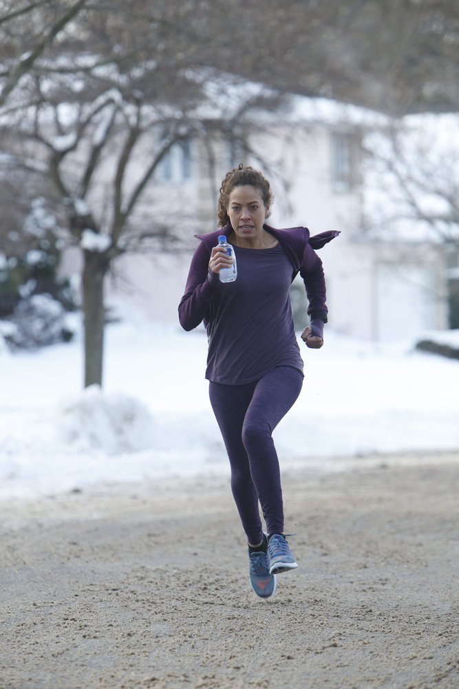 Nez Rowan (Tawny Cypress ) fait son jogging
